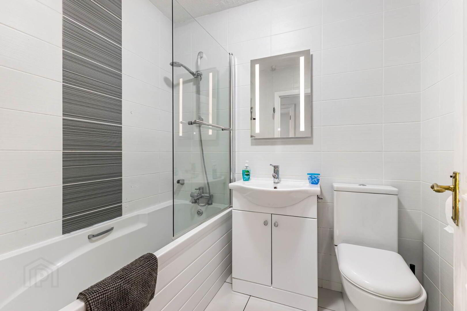 3 Pembridge Mews 16 of 19