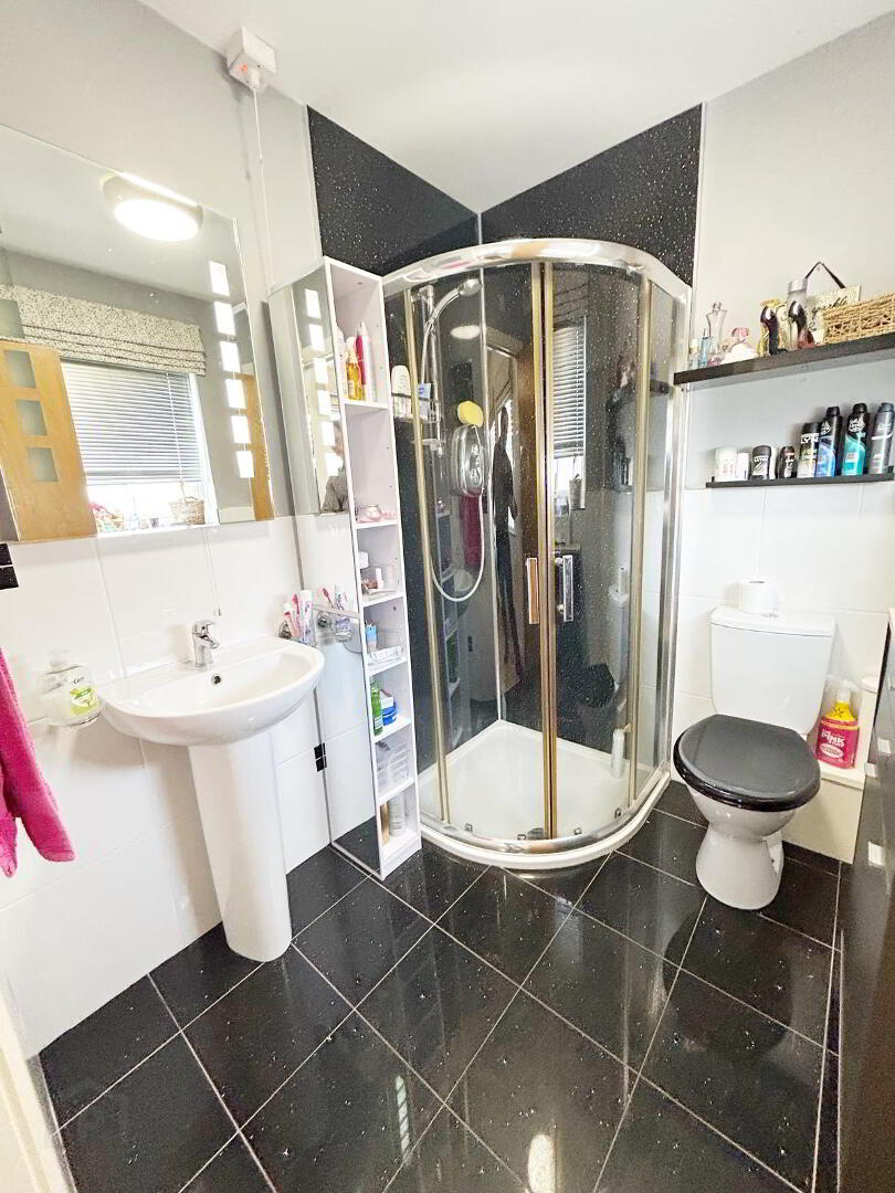 3 Highfield Grove 13 of 23