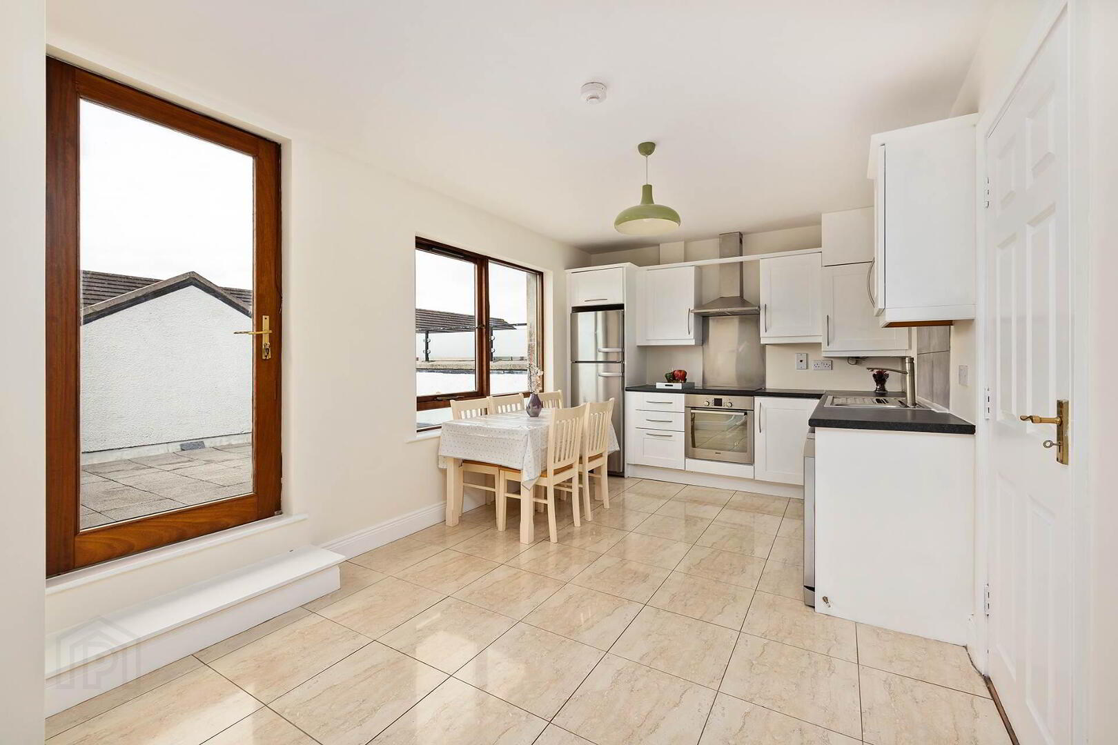 29 Hansted Drive 4 of 21