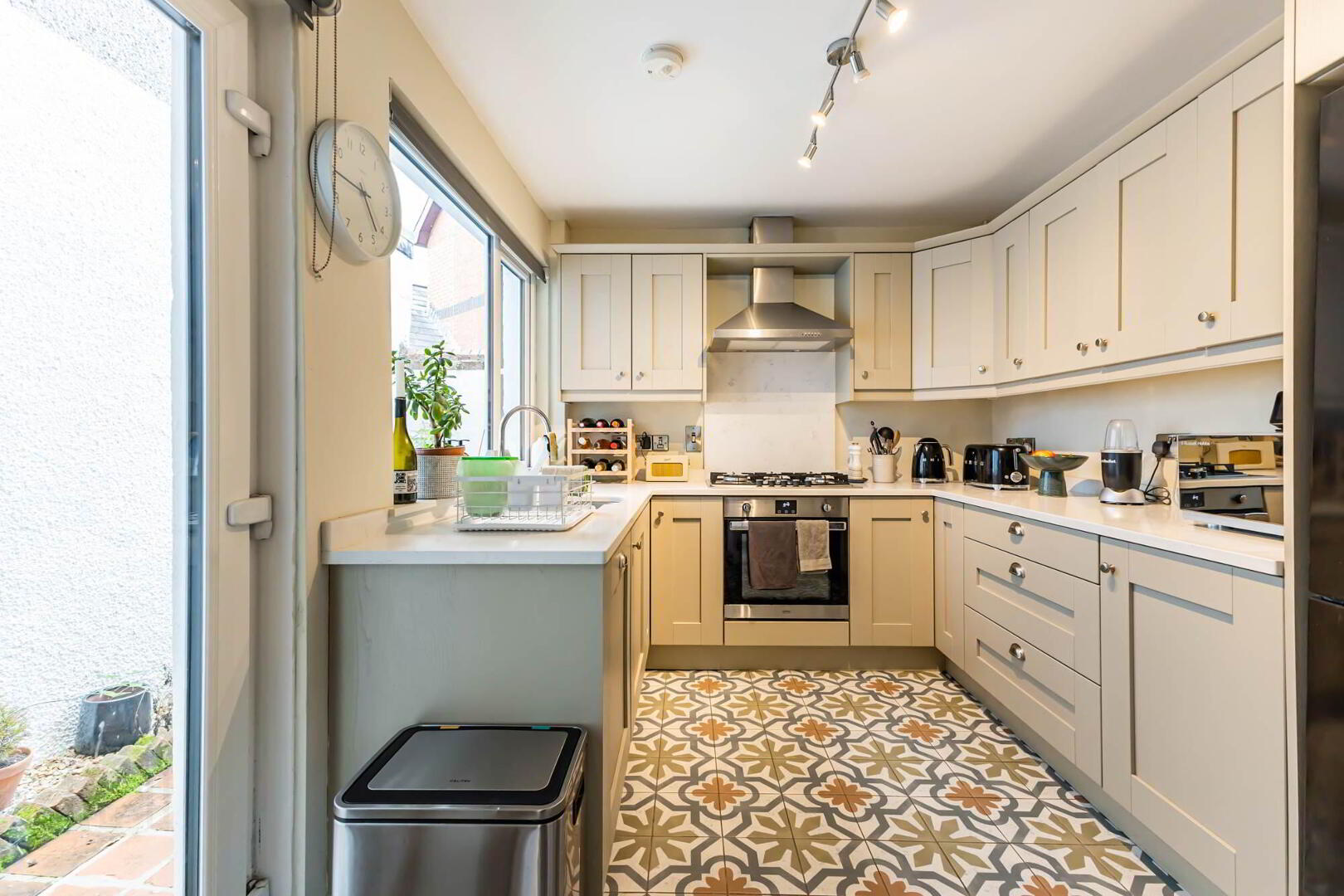 3 Marlborough Park Central 9 of 22