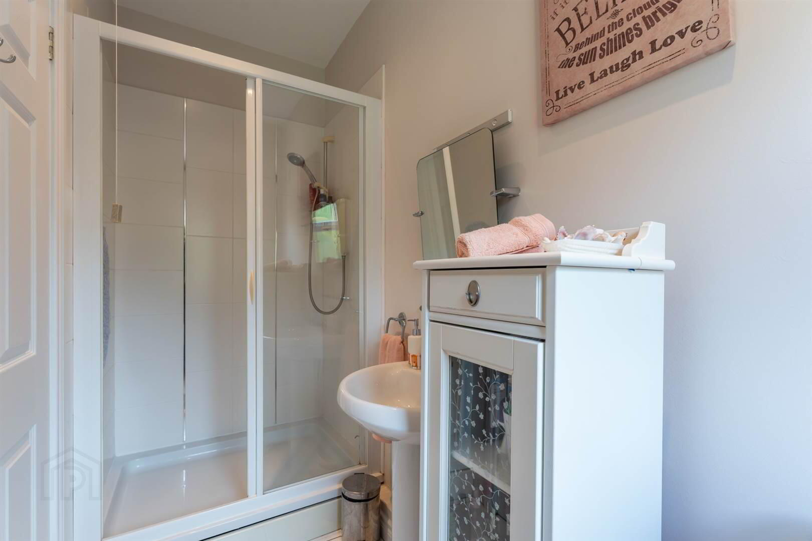 Apt 10 Kingsleigh, 31b Kings Road 14 of 18