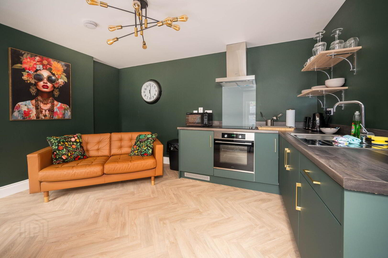 Apt 5, 15 Malone Road 5 of 11