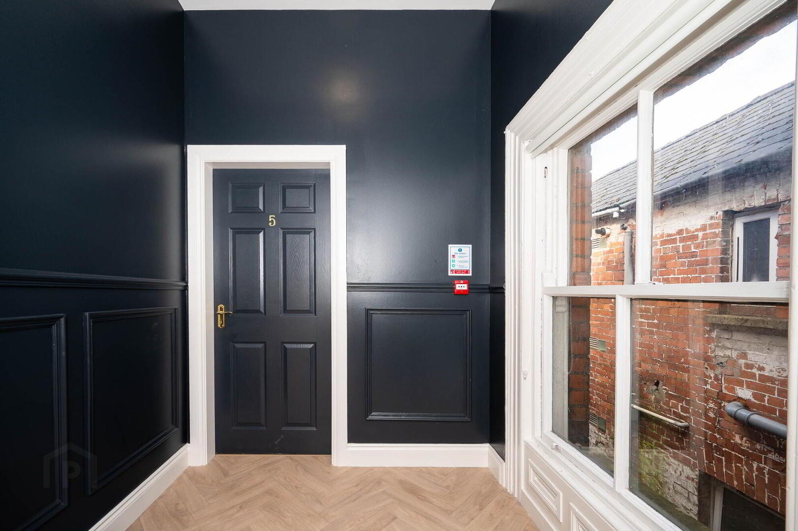 Apt 5, 15 Malone Road 4 of 11