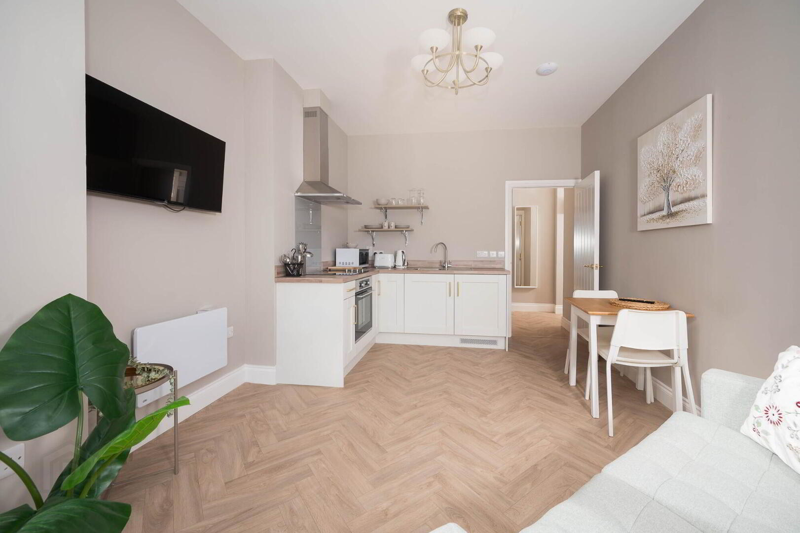 Apt 6, 15 Malone Road 6 of 9
