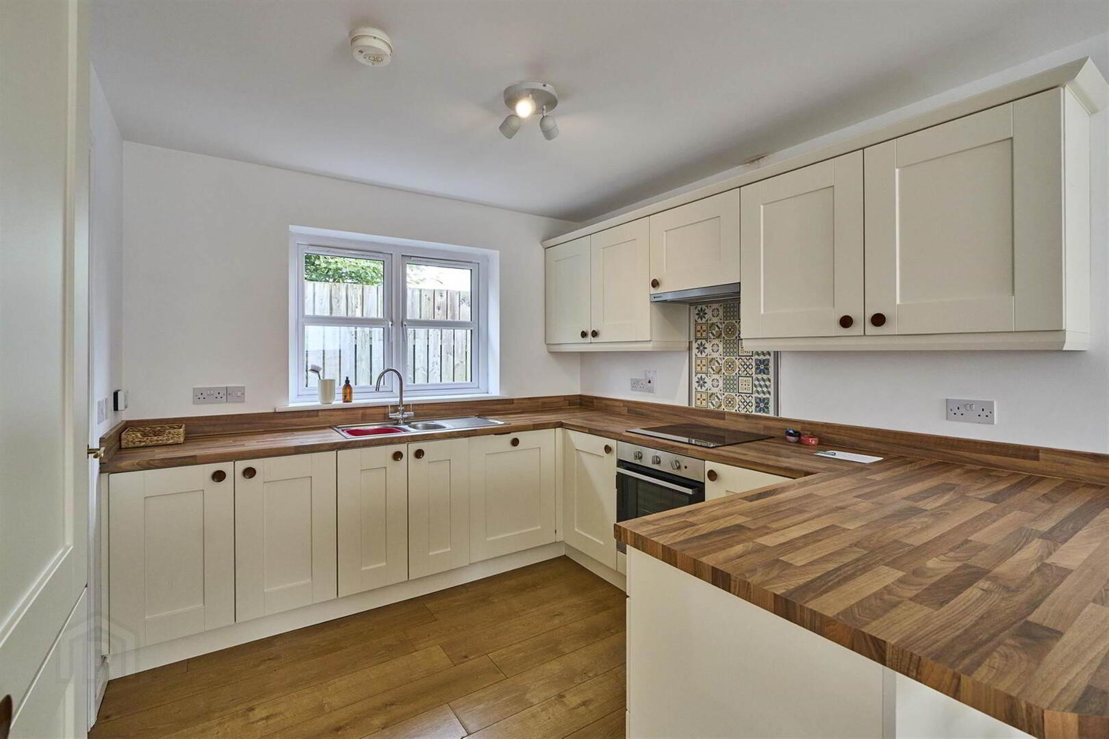 17 Lyle Road 9 of 18