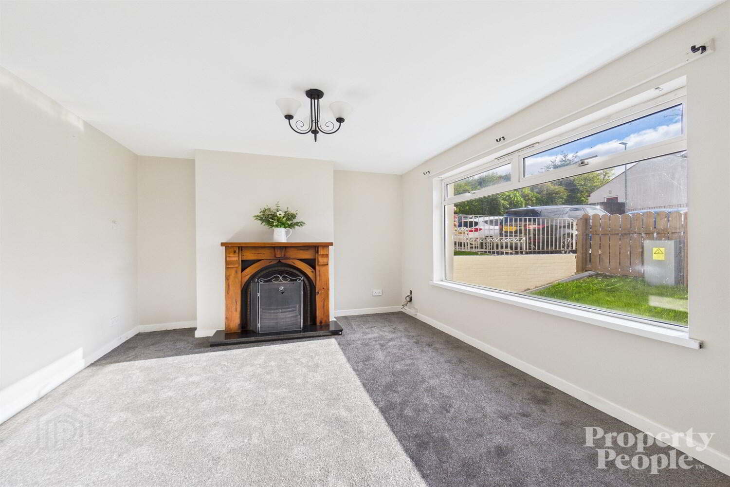 26 Castlehill Gardens 2 of 12