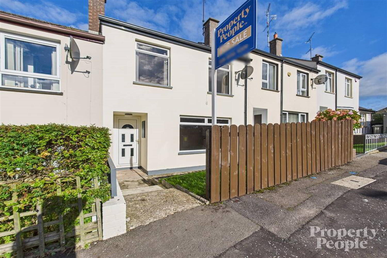26 Castlehill Gardens 1 of 12
