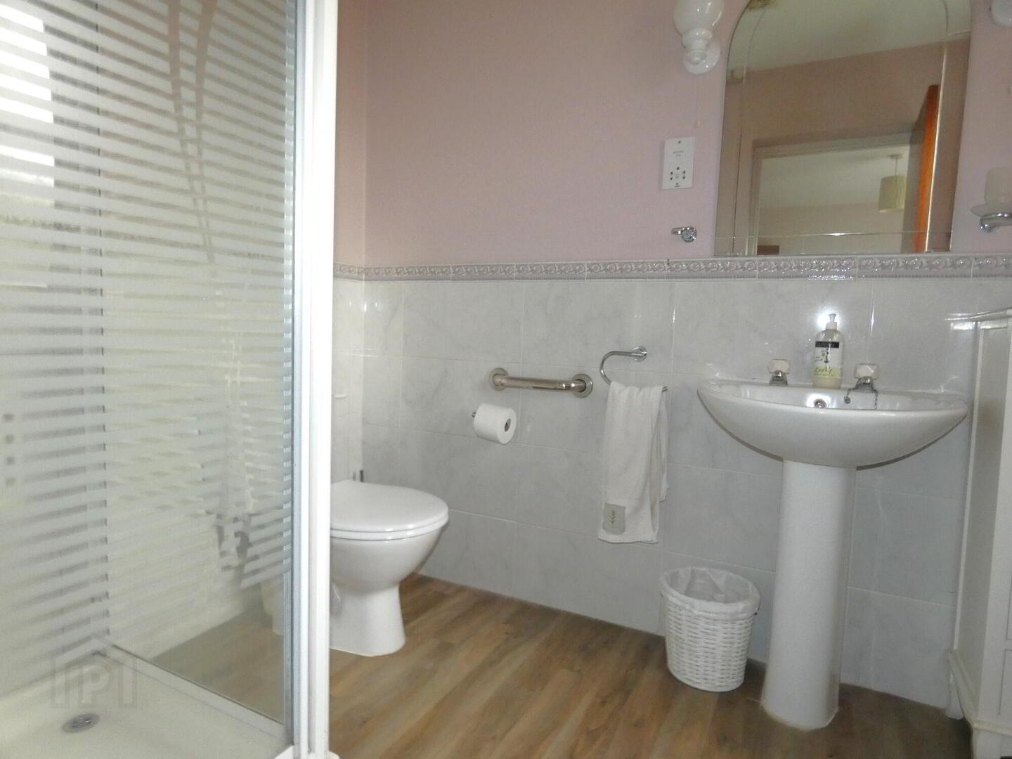 18 Westland Avenue, (Off Semicock Road) 23 of 38