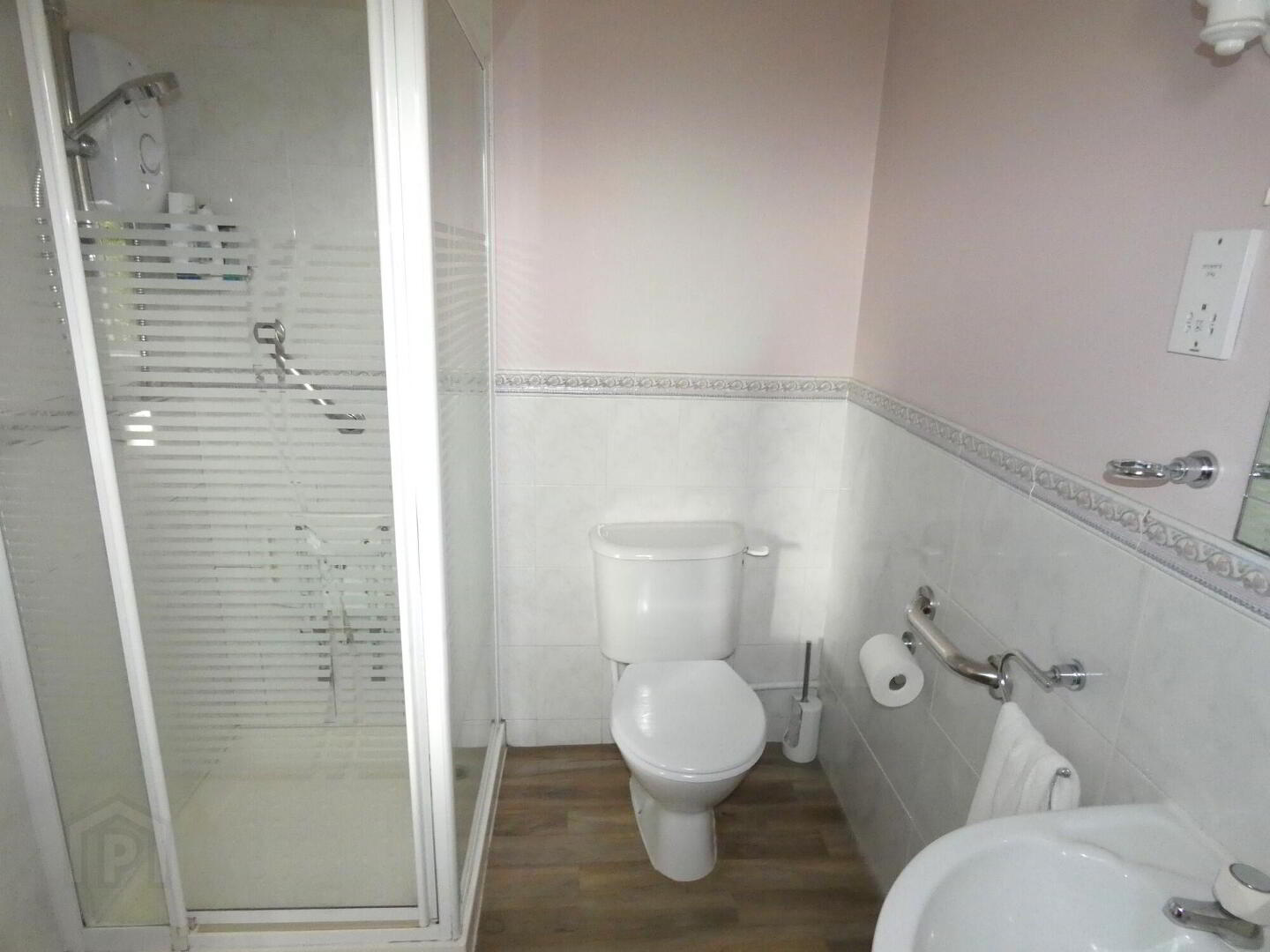 18 Westland Avenue, (Off Semicock Road) 24 of 38