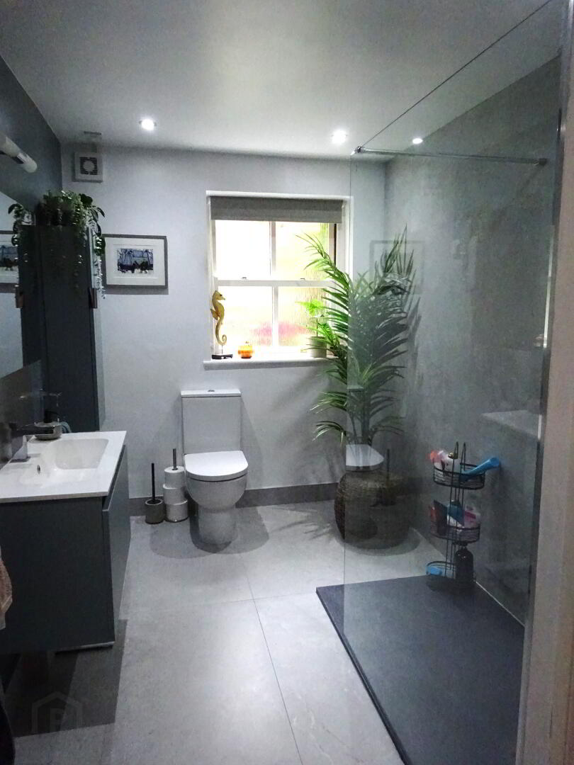 10 Rossmore Apartments, 48 Rossmore Drive 3 of 31