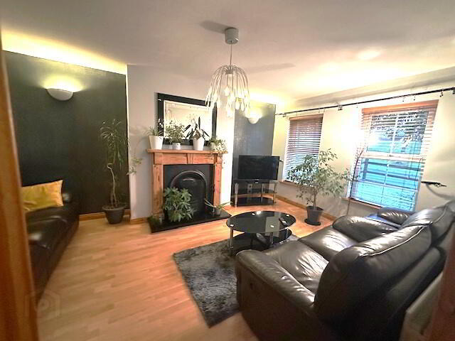 38 Cabhan Aluinn 2 of 12