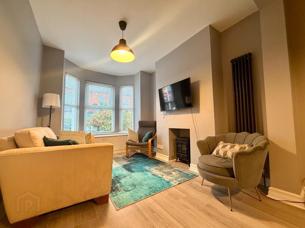 42 St Albans Gardens 2 of 7