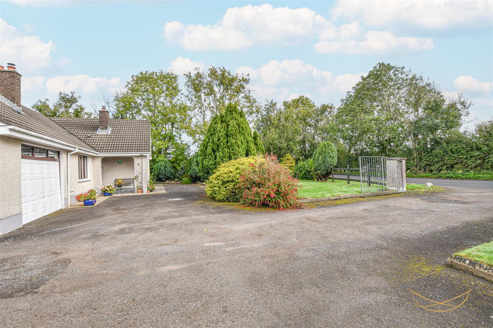 14 Ballycraigy Road South 5 of 36