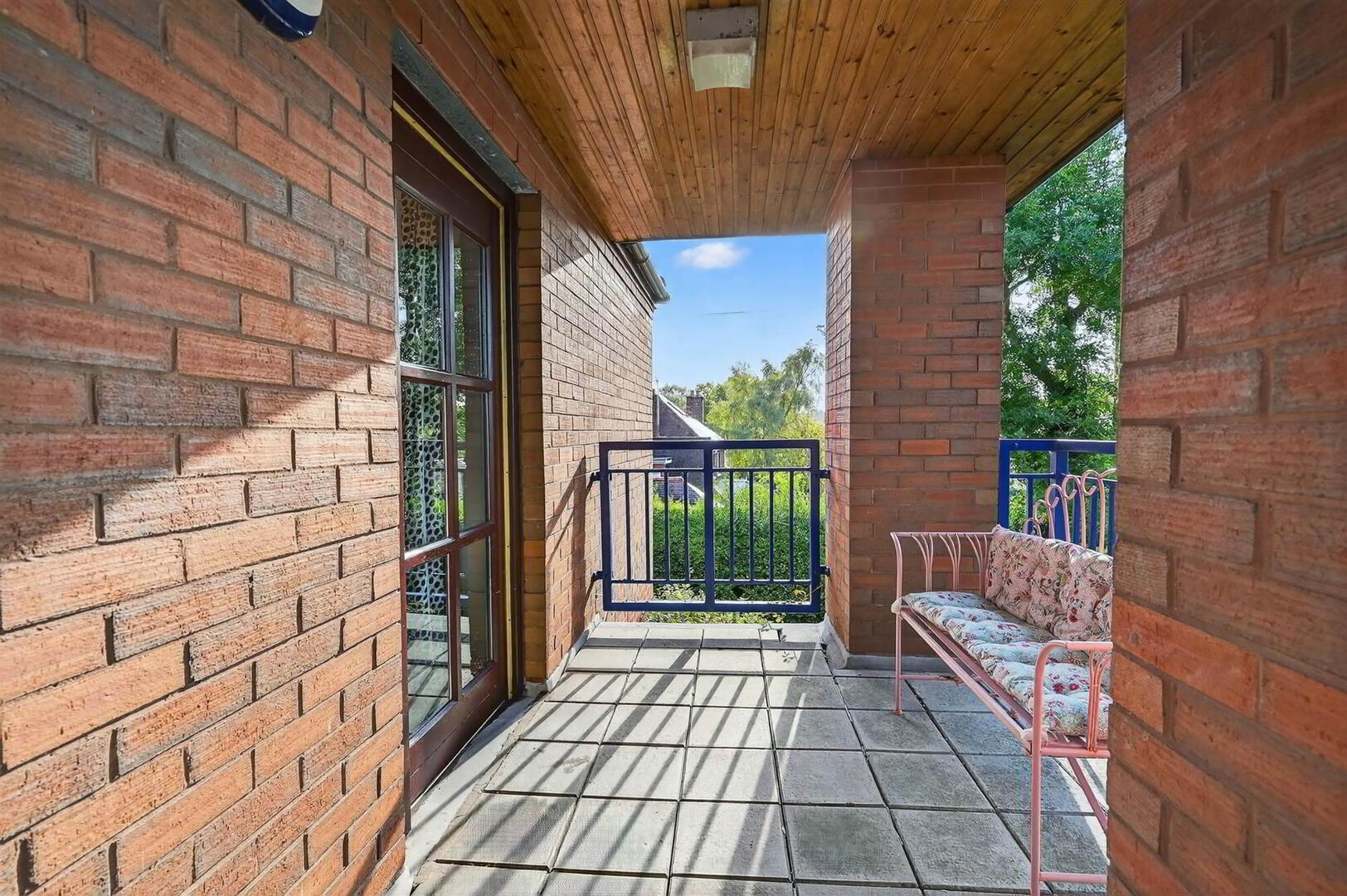 Apt 20, Cleaver Court 4 of 27