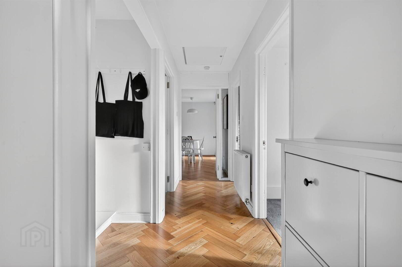 Apt 20, Cleaver Court 6 of 27