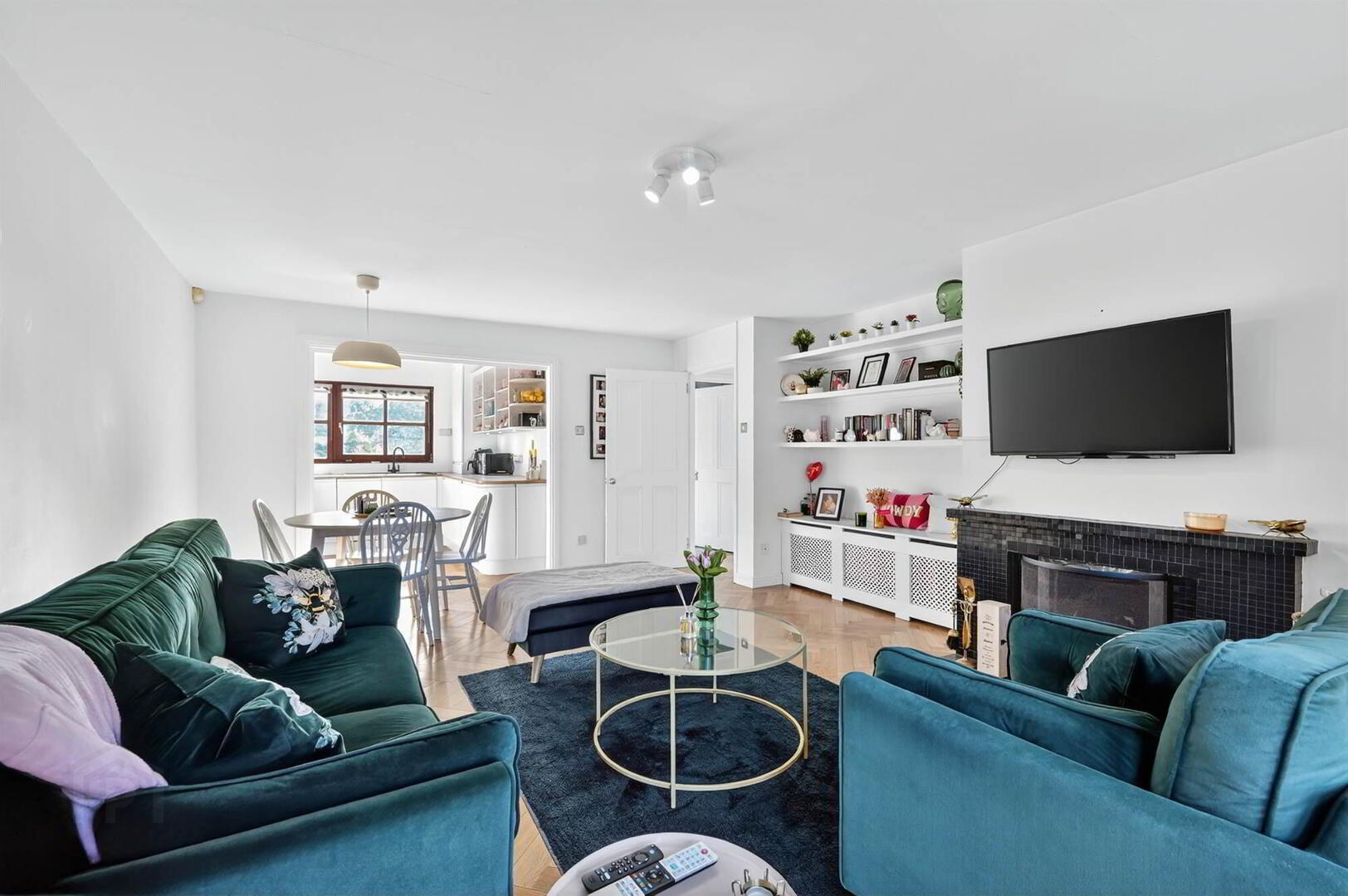 Apt 20, Cleaver Court 11 of 27