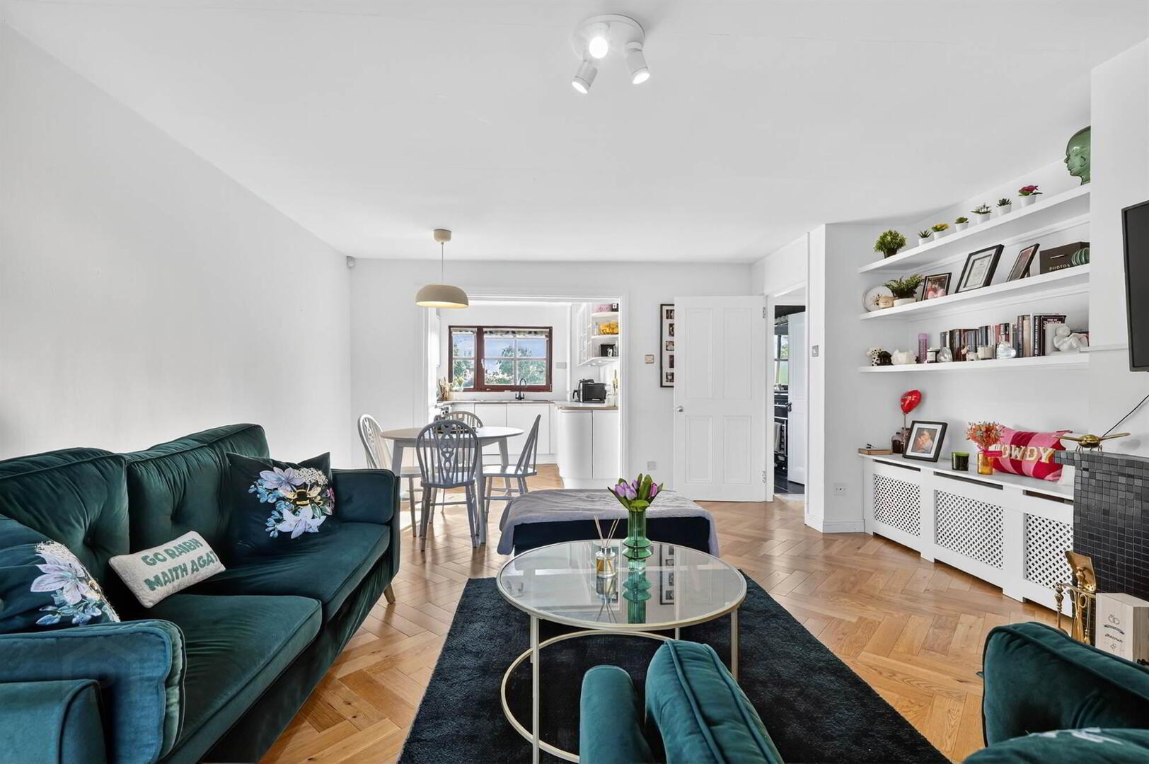 Apt 20, Cleaver Court 12 of 27
