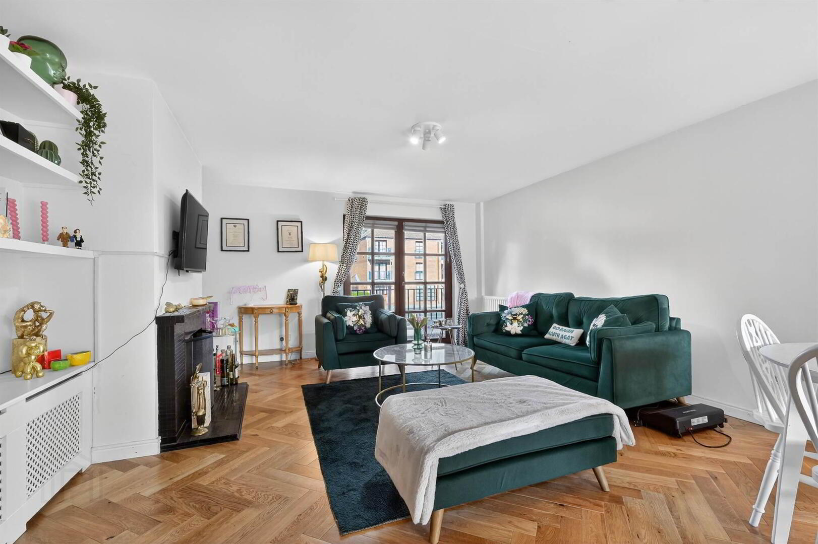 Apt 20, Cleaver Court 9 of 27