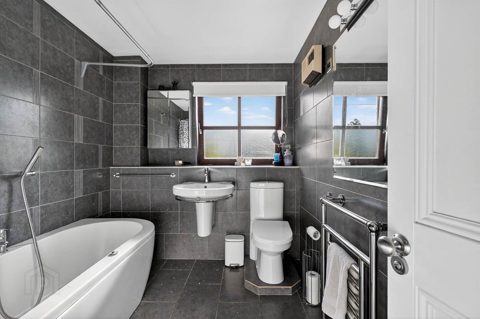 Apt 20, Cleaver Court 22 of 27