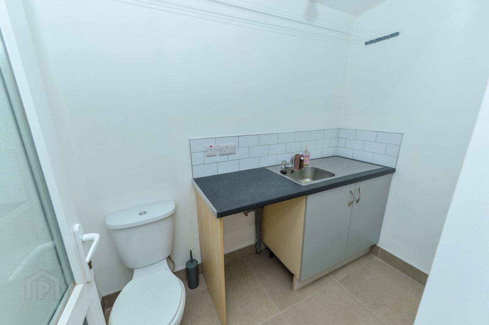 2 Willowholme Street 8 of 14