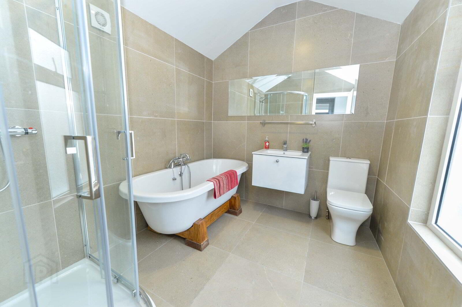 2 Willowholme Street 10 of 14