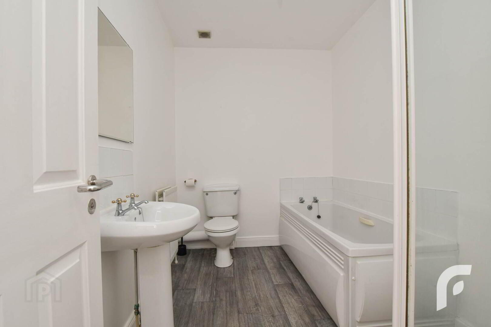 10 St James Court 21 of 26