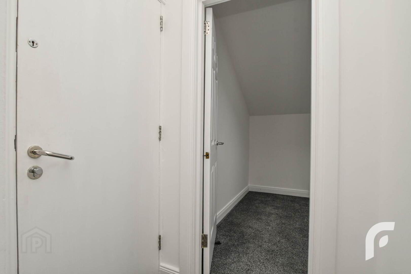 10 St James Court 18 of 26