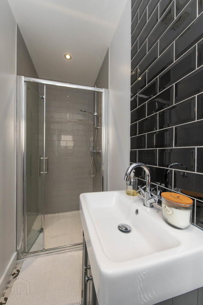 38 Chantry Gardens 18 of 26