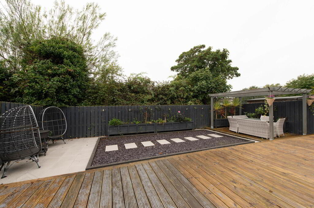 38 Chantry Gardens 26 of 26