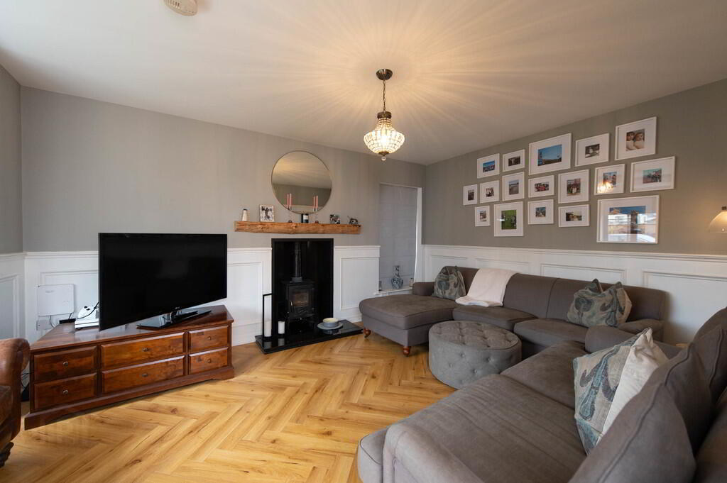 38 Chantry Gardens 2 of 26