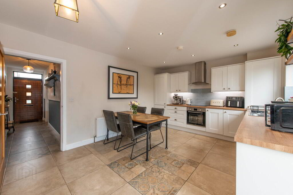 38 Chantry Gardens 3 of 26