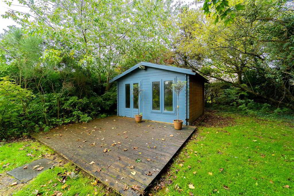 17 Godfrey Avenue 27 of 32