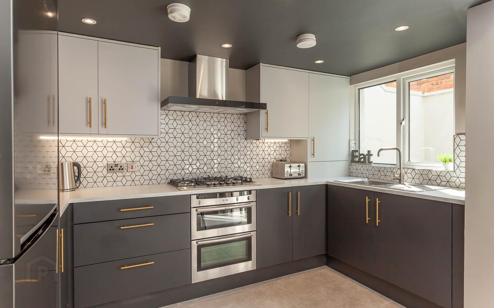 Bloomfield Avenue 5 of 16