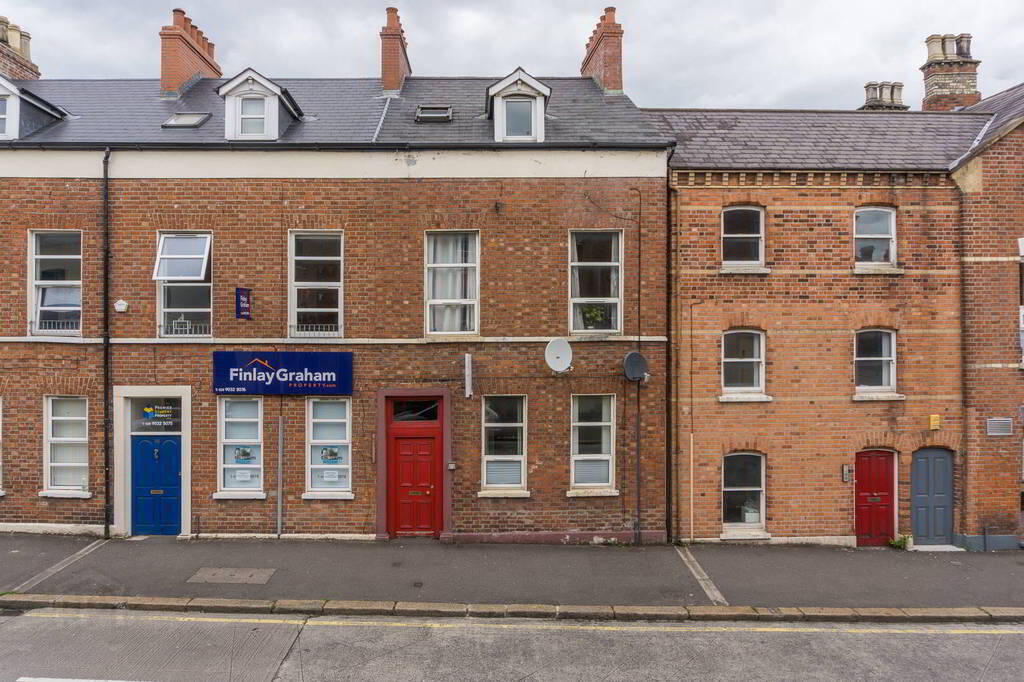 Flat 2, 42 University Street 1 of 8