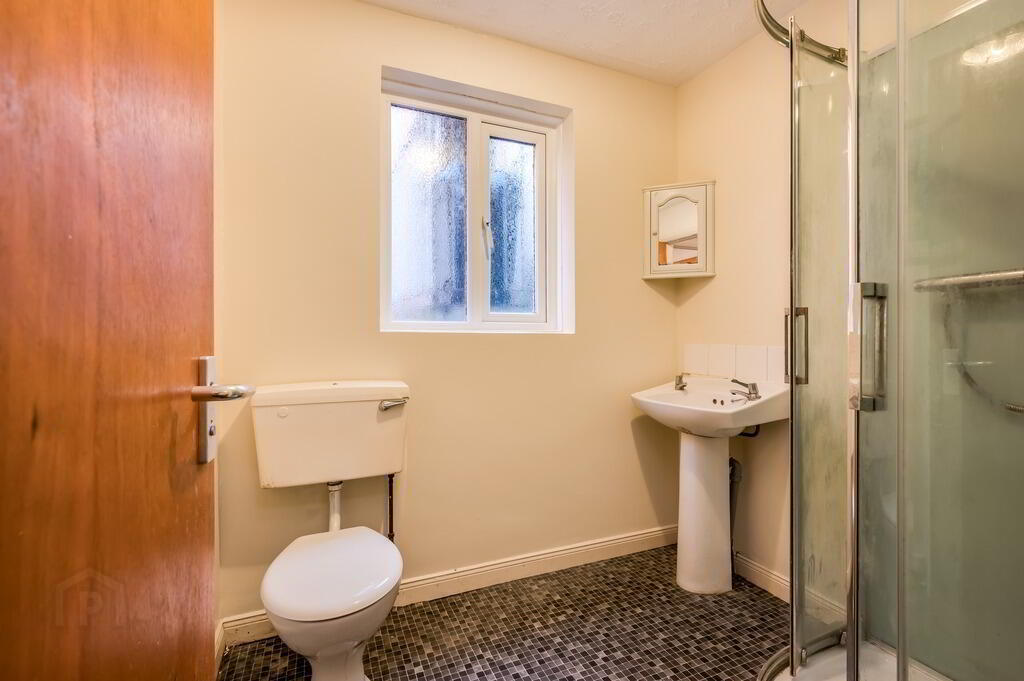 Flat 2, 42 University Street 7 of 8