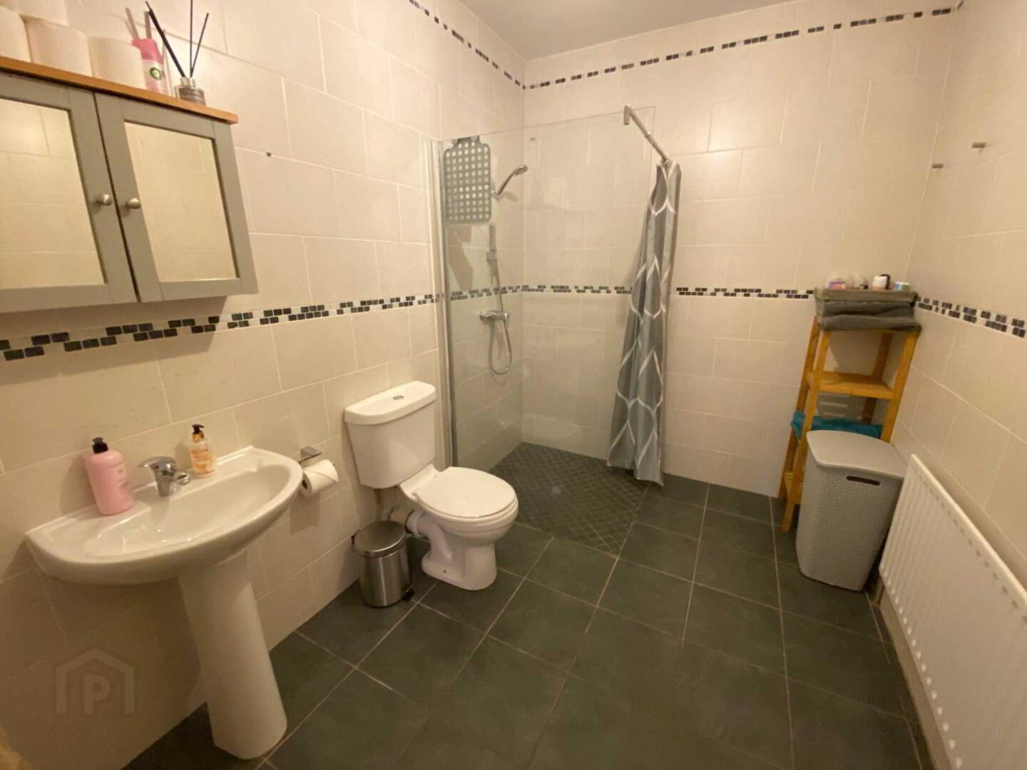 Apt 1, Templemore Avenue 16 of 16