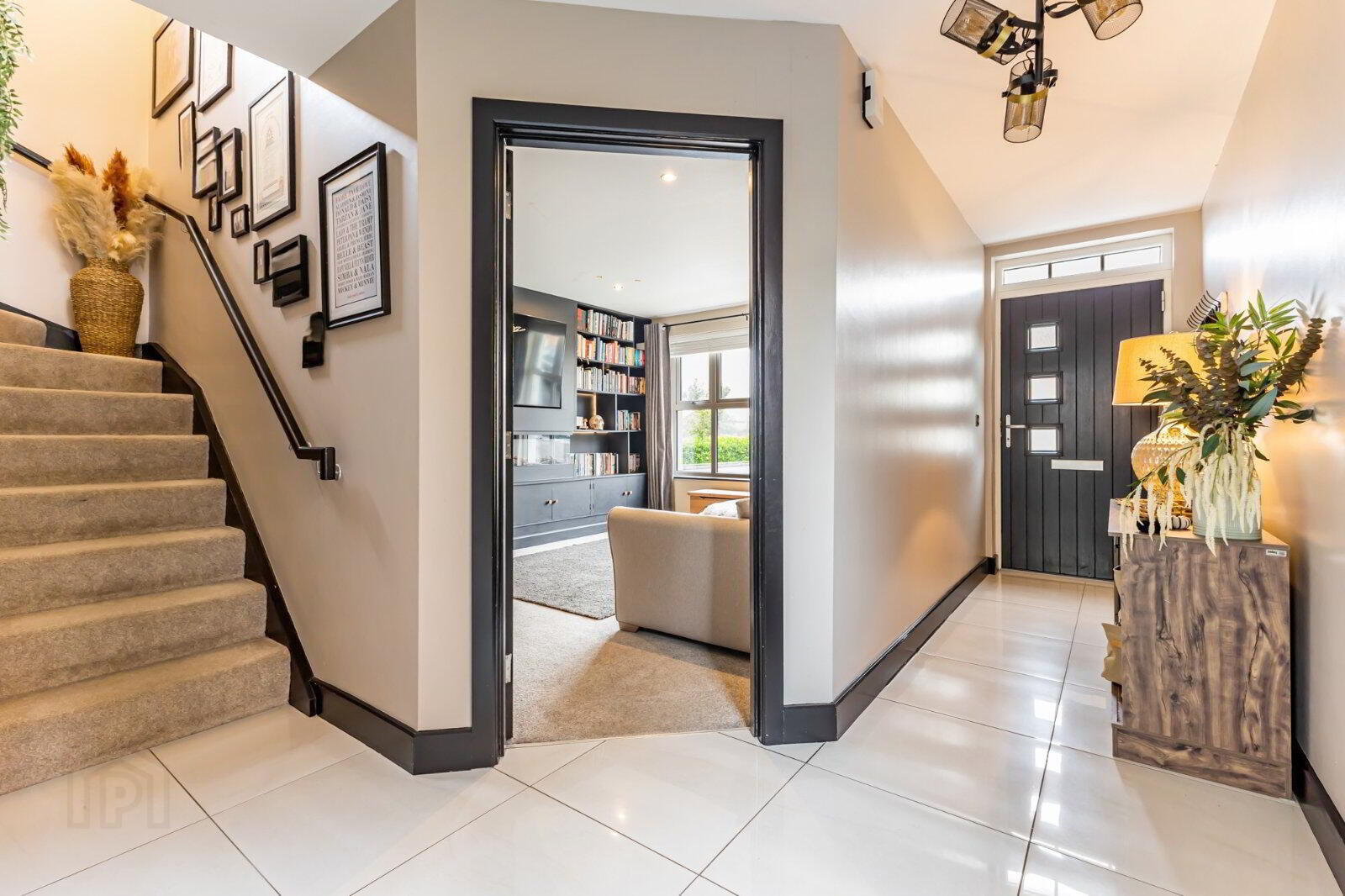 38 Rocklyn Crescent 3 of 39