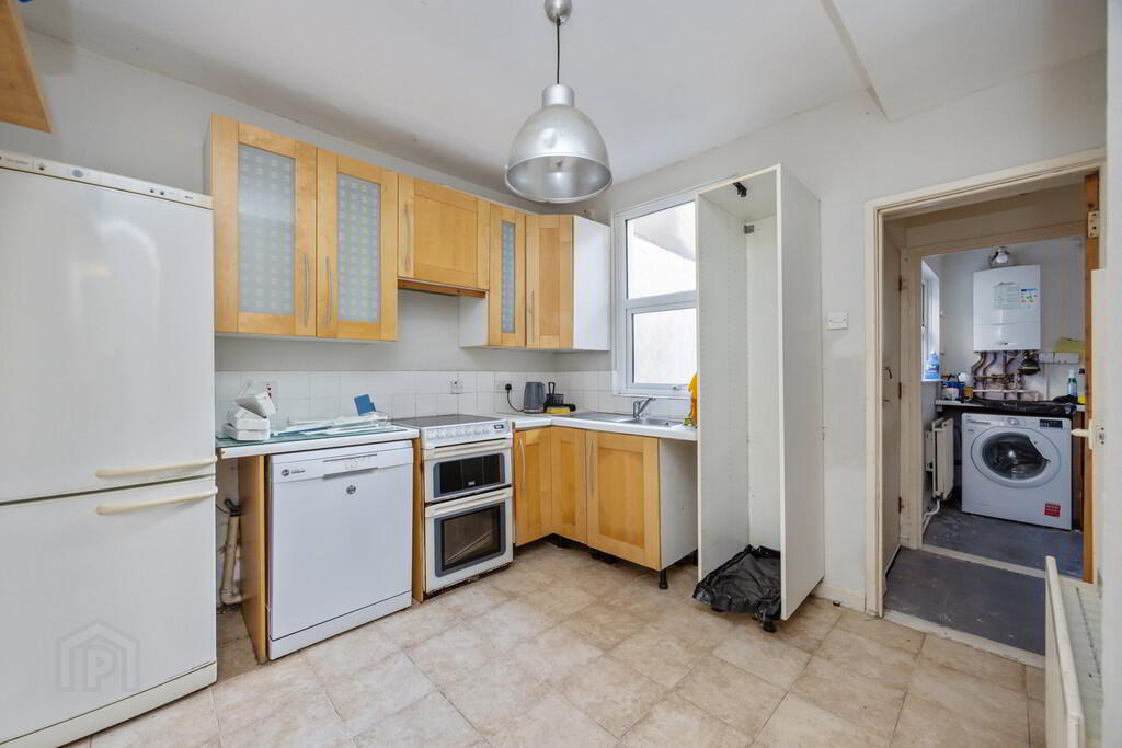 30 Fernwood Street 3 of 16