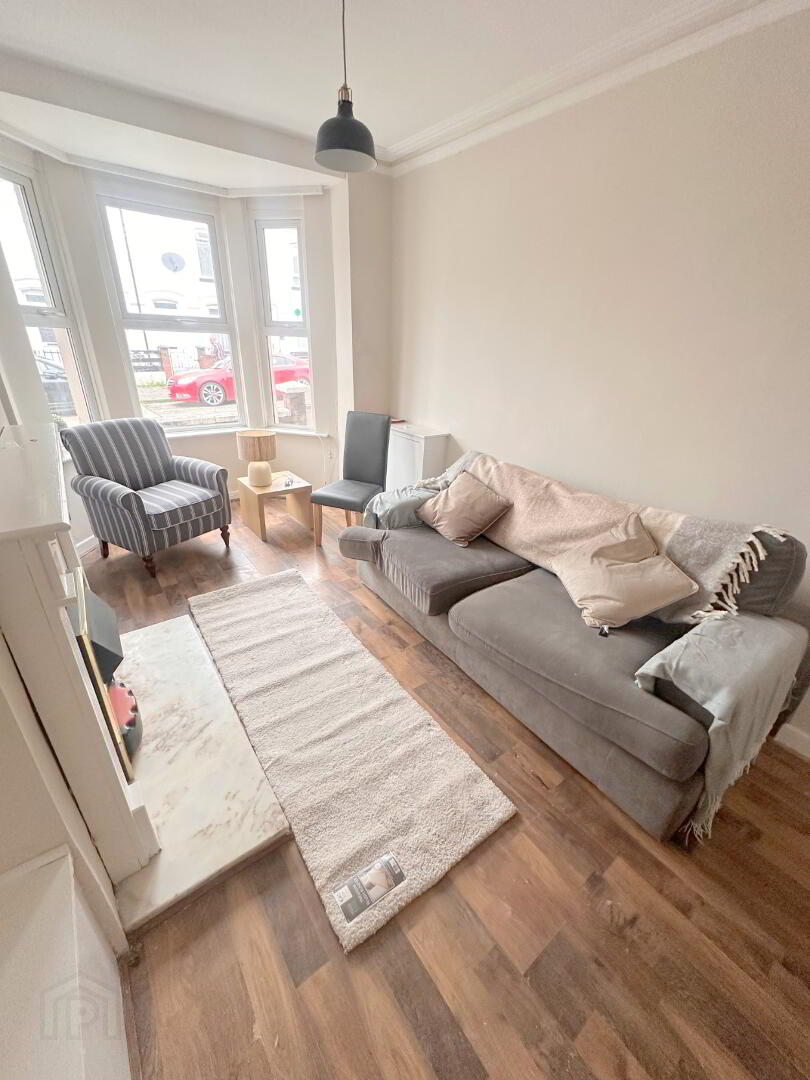 38 London Road 7 of 20
