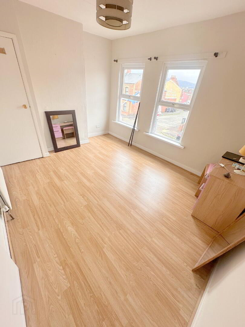 38 London Road 16 of 20