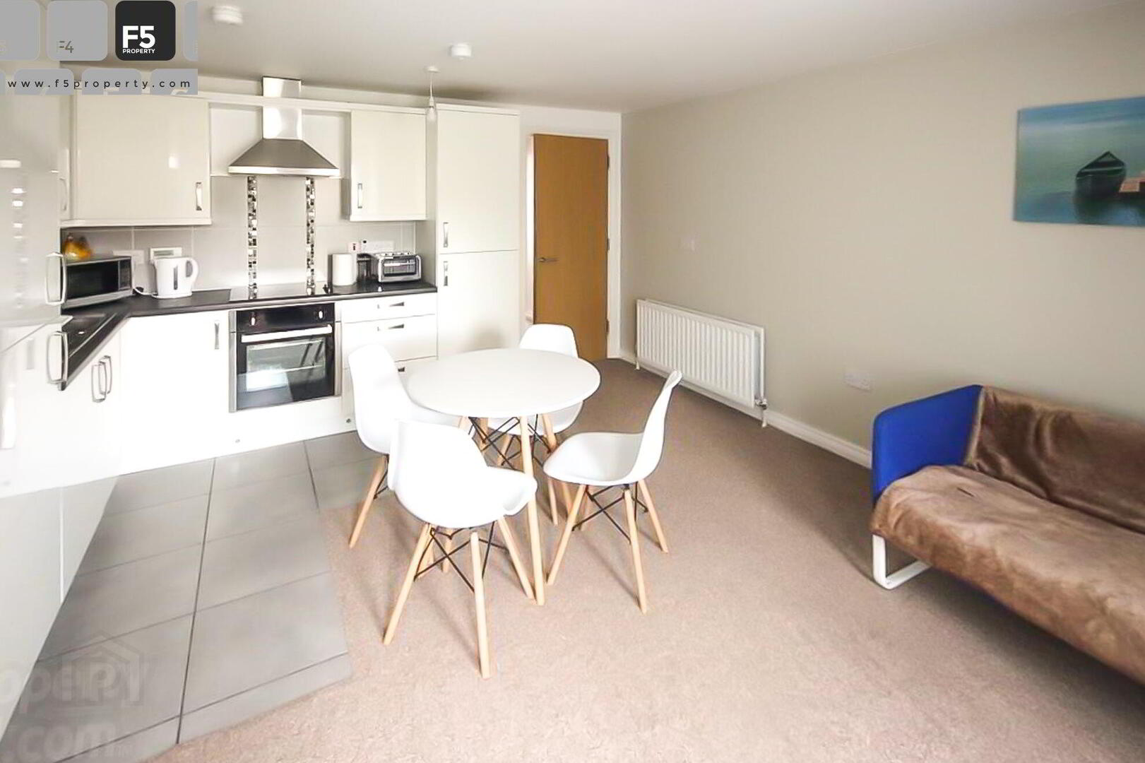 Apt 24 3, West Circular Close 5 of 8