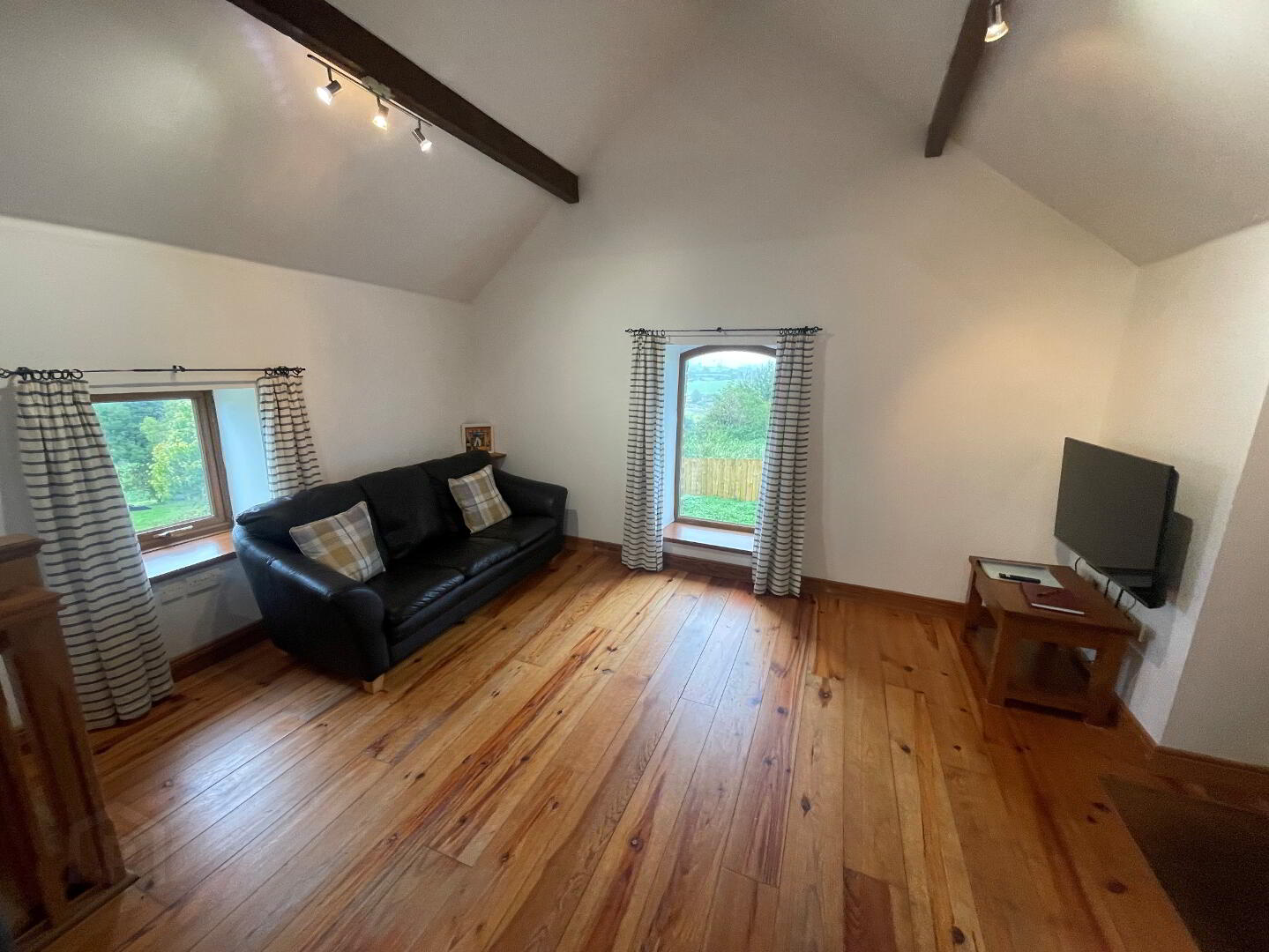 22 Barrack Hill 6 of 13