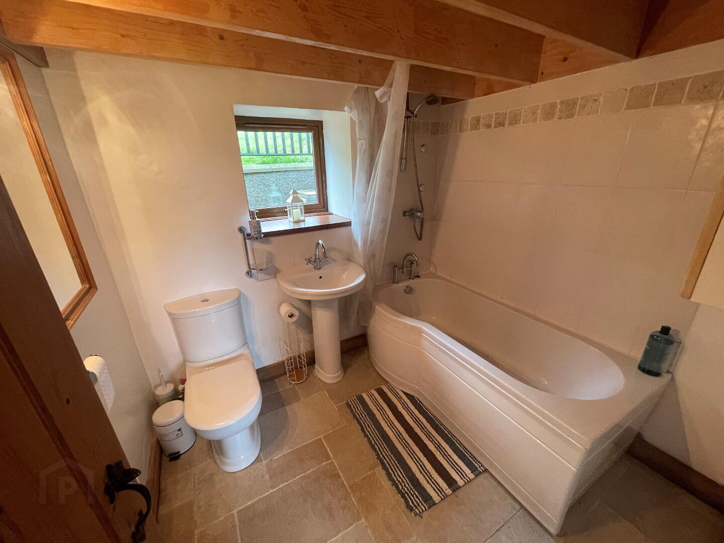 22 Barrack Hill 7 of 13