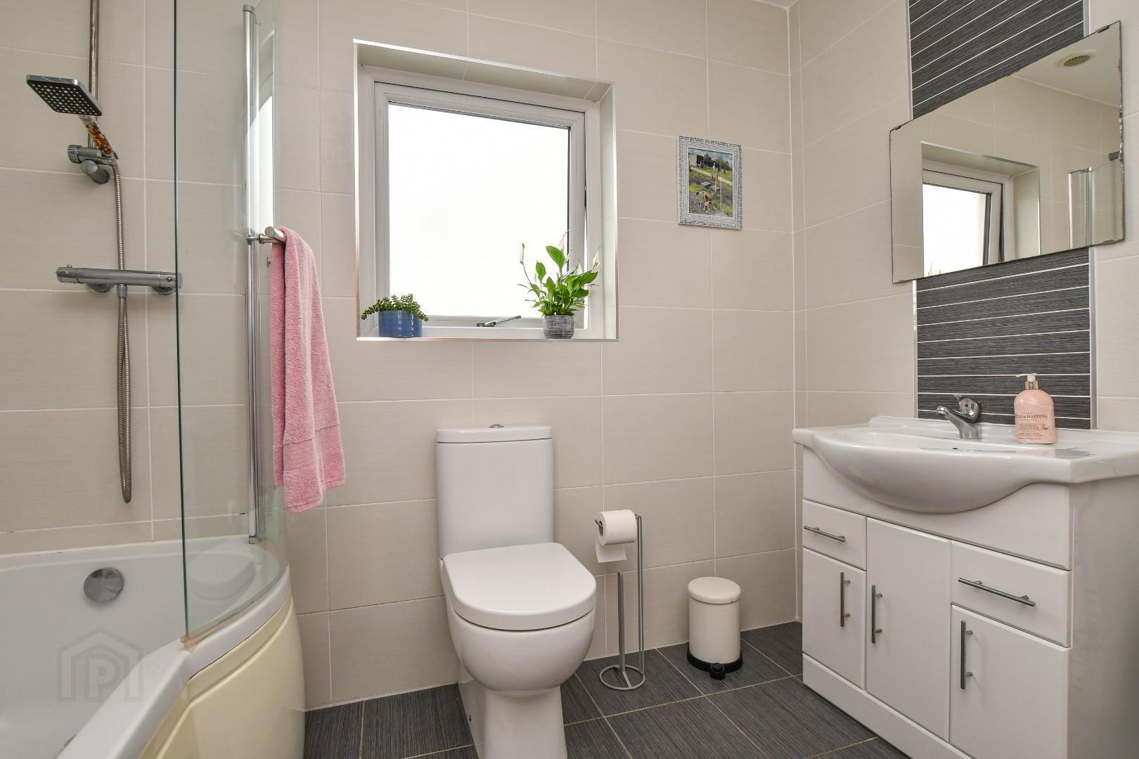28 Coronation Crescent 22 of 29