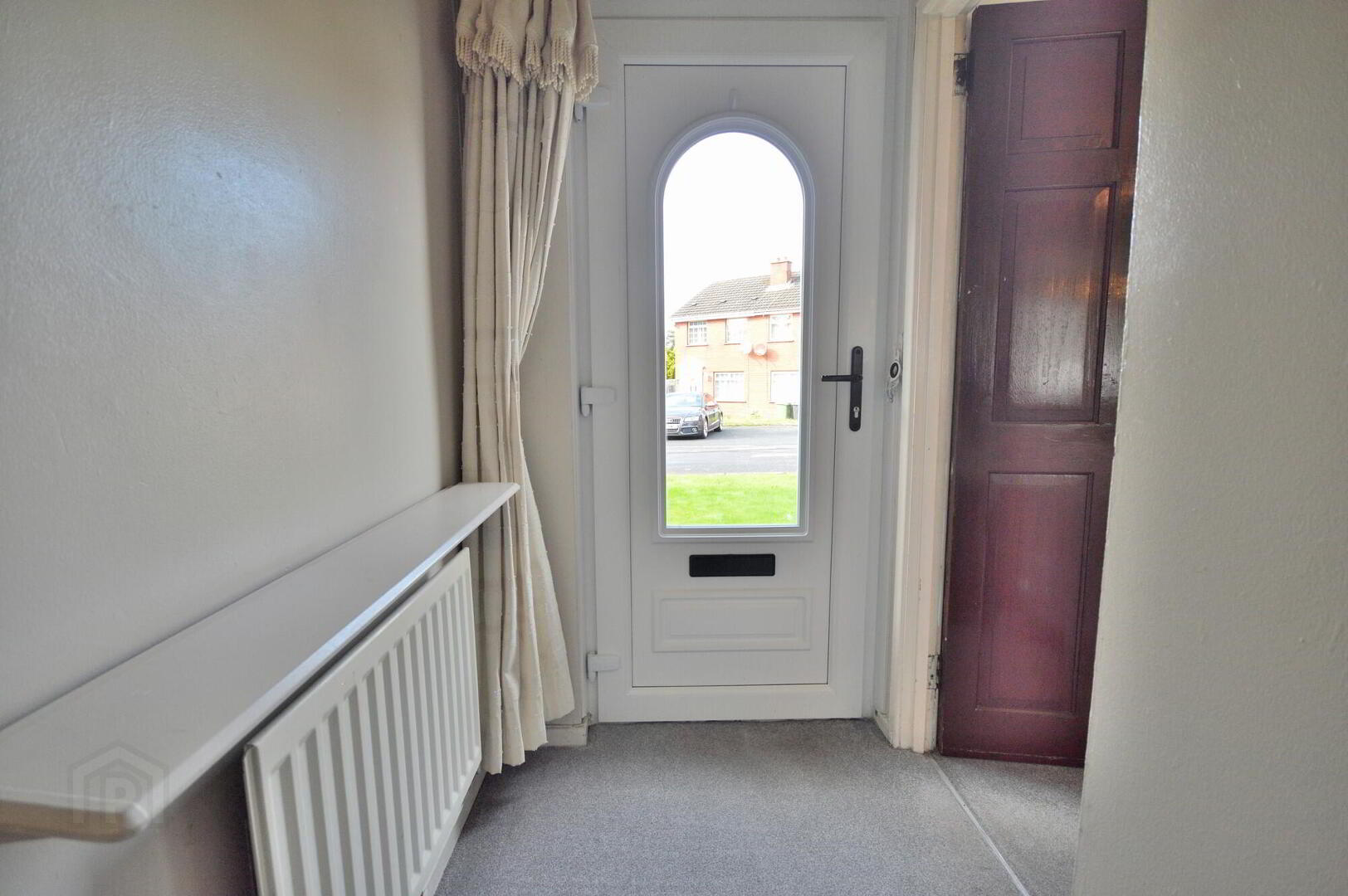 10 Manor Crescent 2 of 17