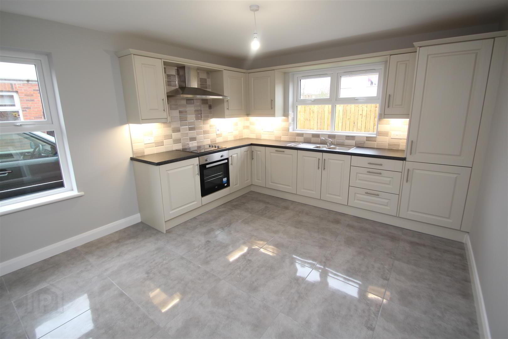 22 Weavers Court 5 of 13