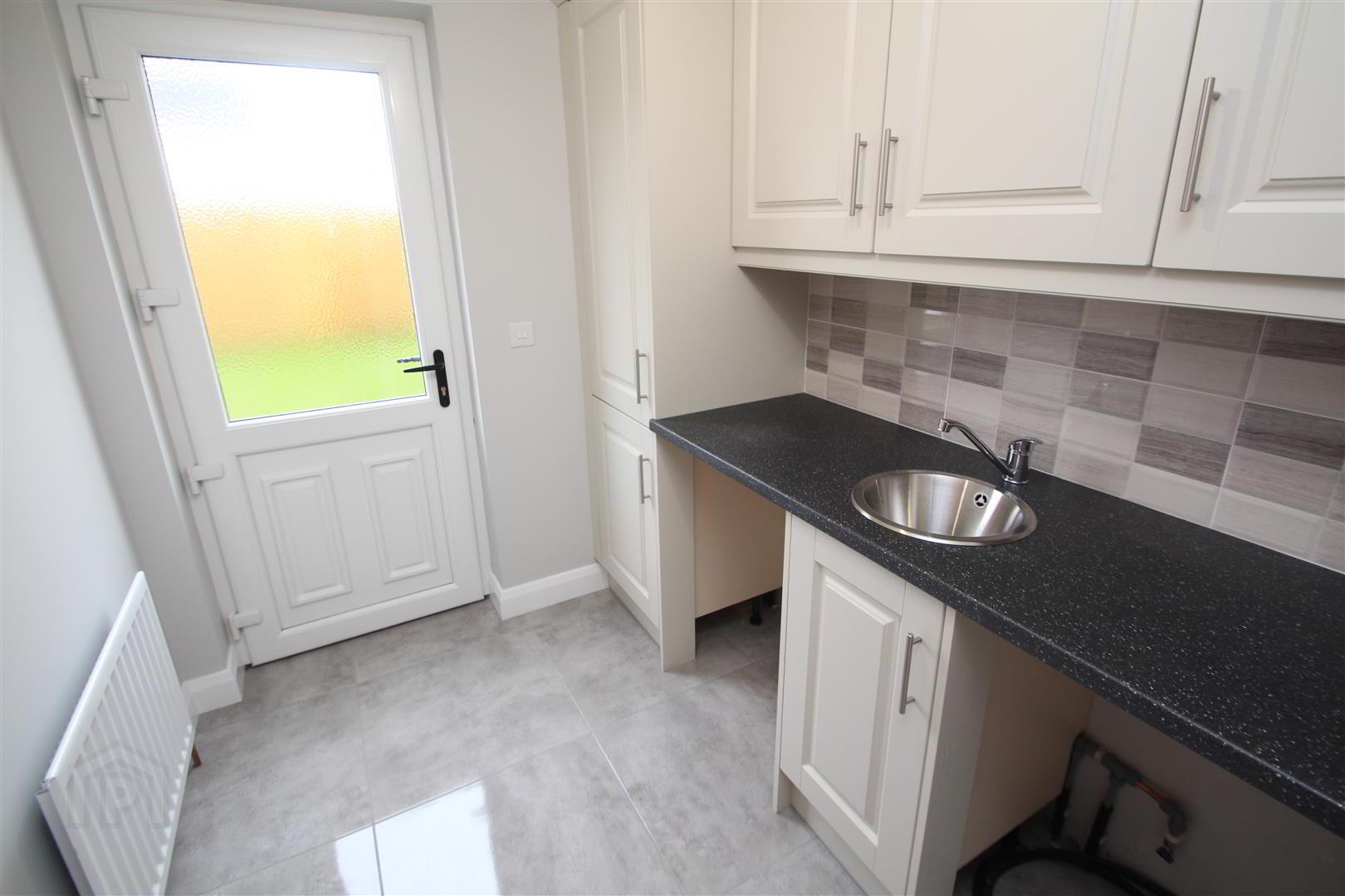 22 Weavers Court 6 of 13