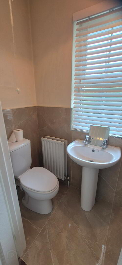 1 Waterfoot Park 15 of 21
