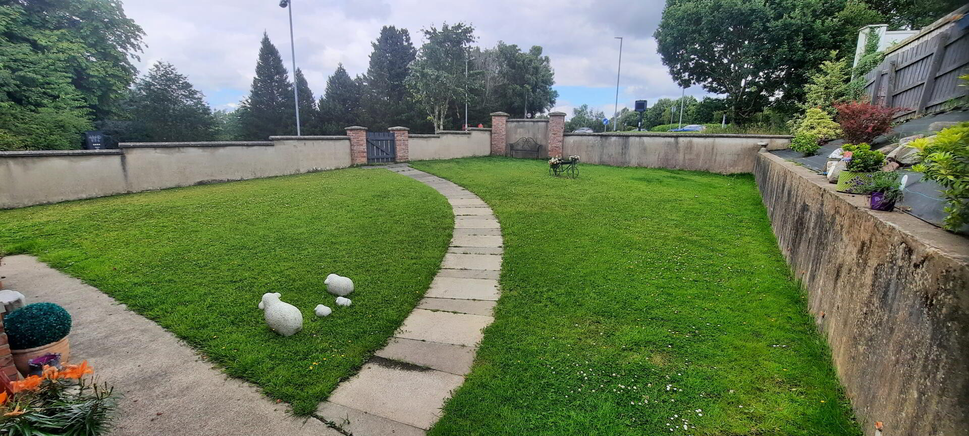 1 Waterfoot Park 20 of 21