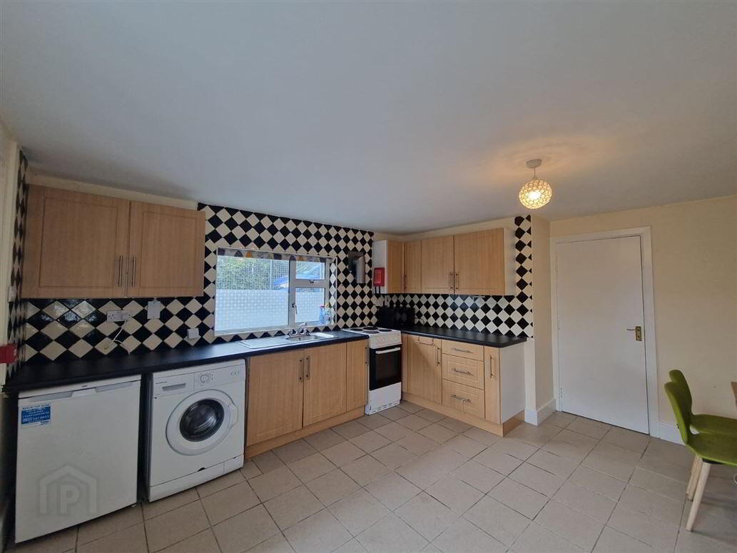 Flat 2 Fairways House, Dublin Road 2 of 6